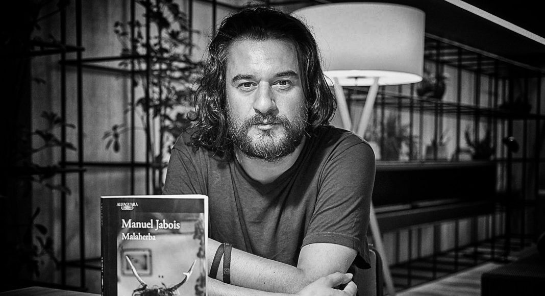 «Los niños acostumbran a pisar despacio por muchos secretos y misterios escondidos»