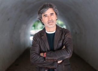 «Peligro de derrumbe», de Pedro Simón: la novela sobre la crisis que Espasa vuelve a poner en pie