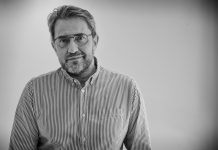 Máximo Huerta nos abre las puertas de «Mamá está dormida»