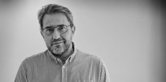Máximo Huerta nos abre las puertas de «Mamá está dormida»