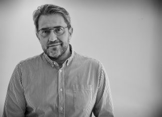 Máximo Huerta nos abre las puertas de «Mamá está dormida»