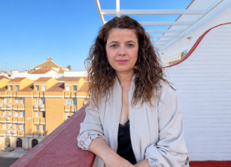 Lola Pons: todo lo que decimos cuando callamos en «El dedo en los labios»